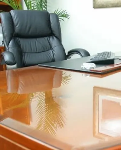 Realizace Měkké sklo na kancelářském stole