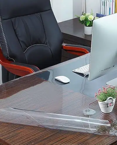 Realizace Měkké sklo na kancelářském stole