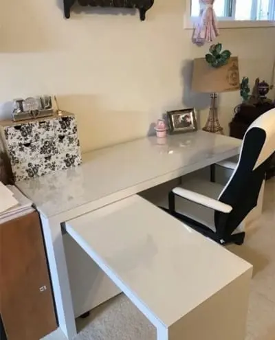 Realizace Měkké sklo na stole školáka